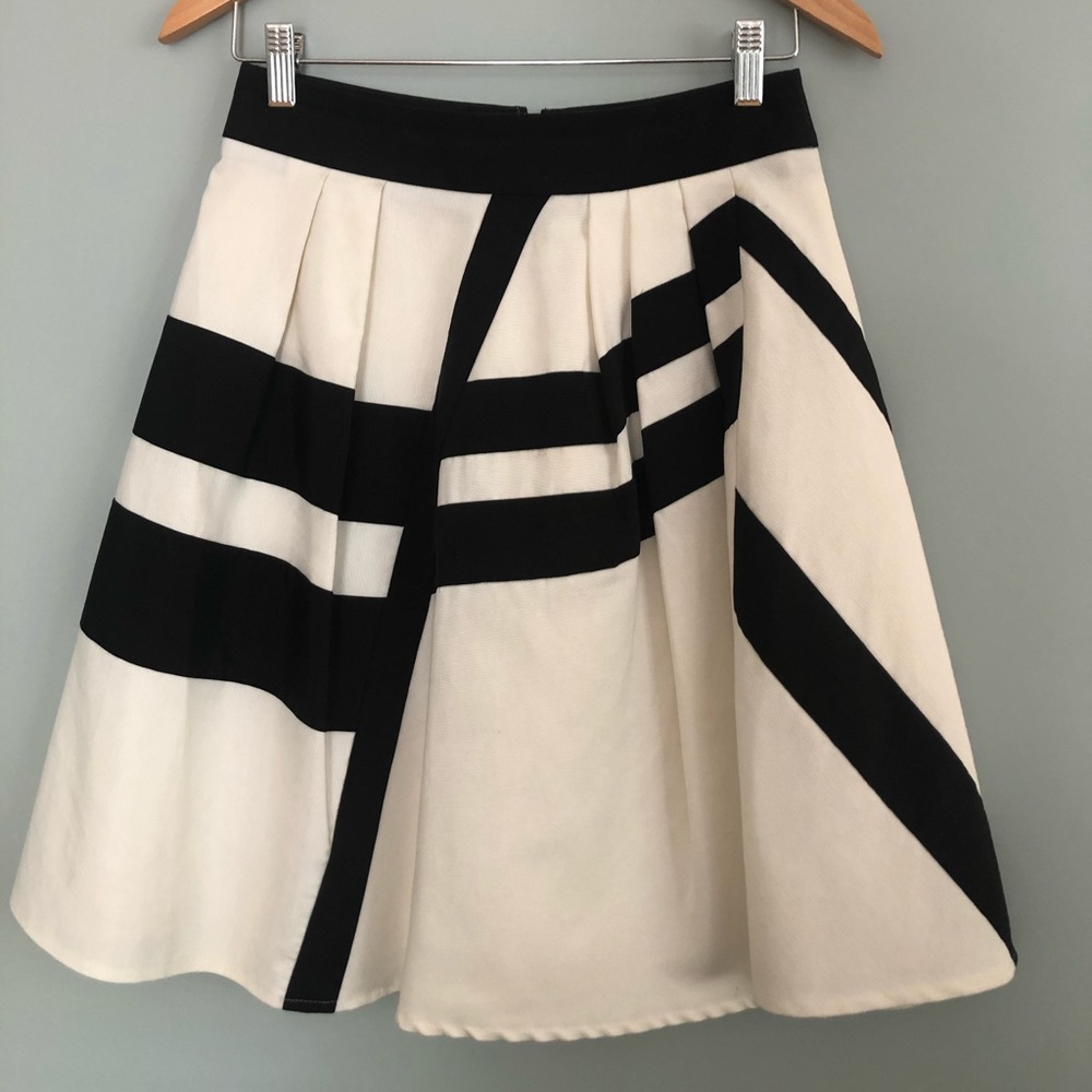 Reiss - Chic Full-Skirt in White/Black Grosgrain